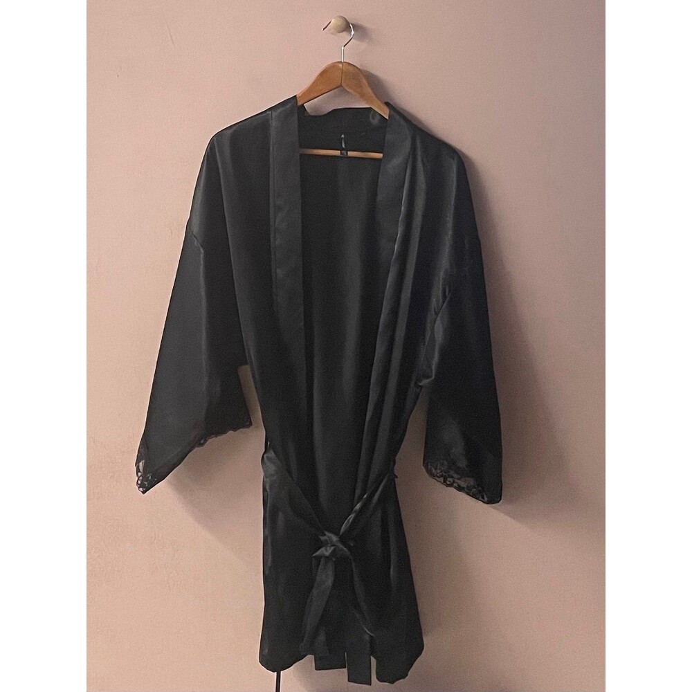 Torrid Curve Black Satin Lace Trimmed 3/4 Sleeve Robe Size 1/2X